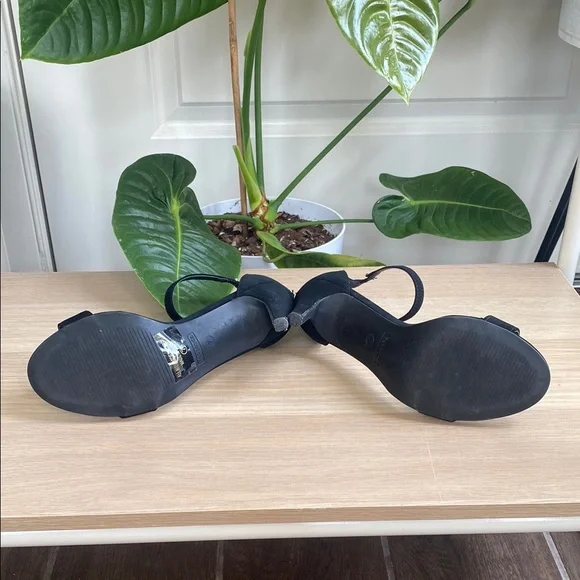 Elegant Strappy Black Heels - Picture 5 of 5